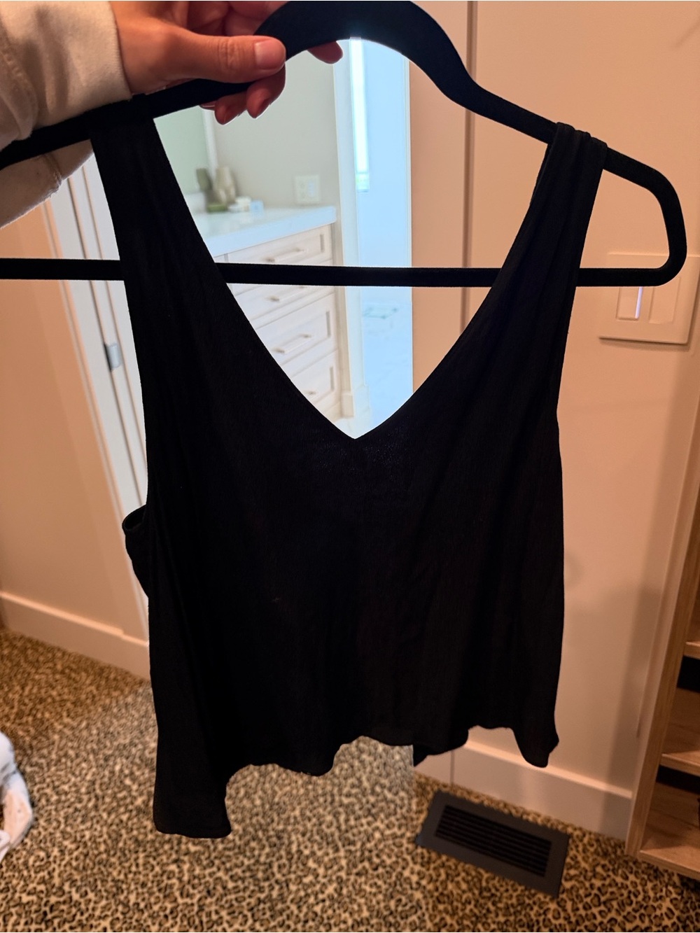 Aritzia Black V-Neck Sleeveless Swing Tank Top